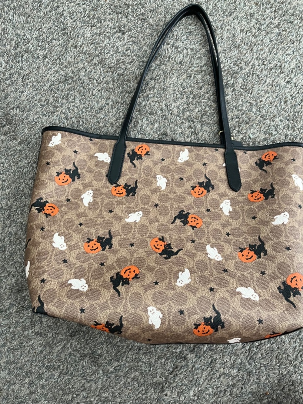 LIKE NEW COACH outlet HALLOWEEN CITY TOTE in ghost pumpkin print - Picture 3 of 4